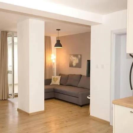 Modern Bright Close To Center And Grand Mall Apartment *