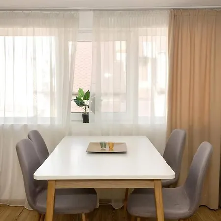 Modern Bright Close To Center And Grand Mall *