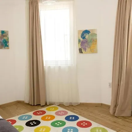 Modern Bright Close To Center And Grand Mall *